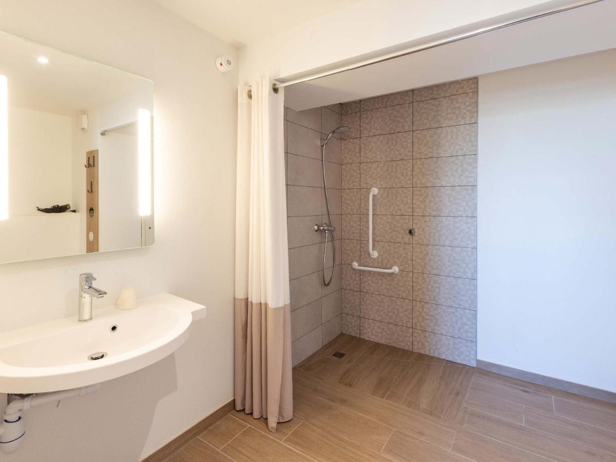 B&B Hotel Rennes Parc Expo Aeroport Bruz Bagian luar foto